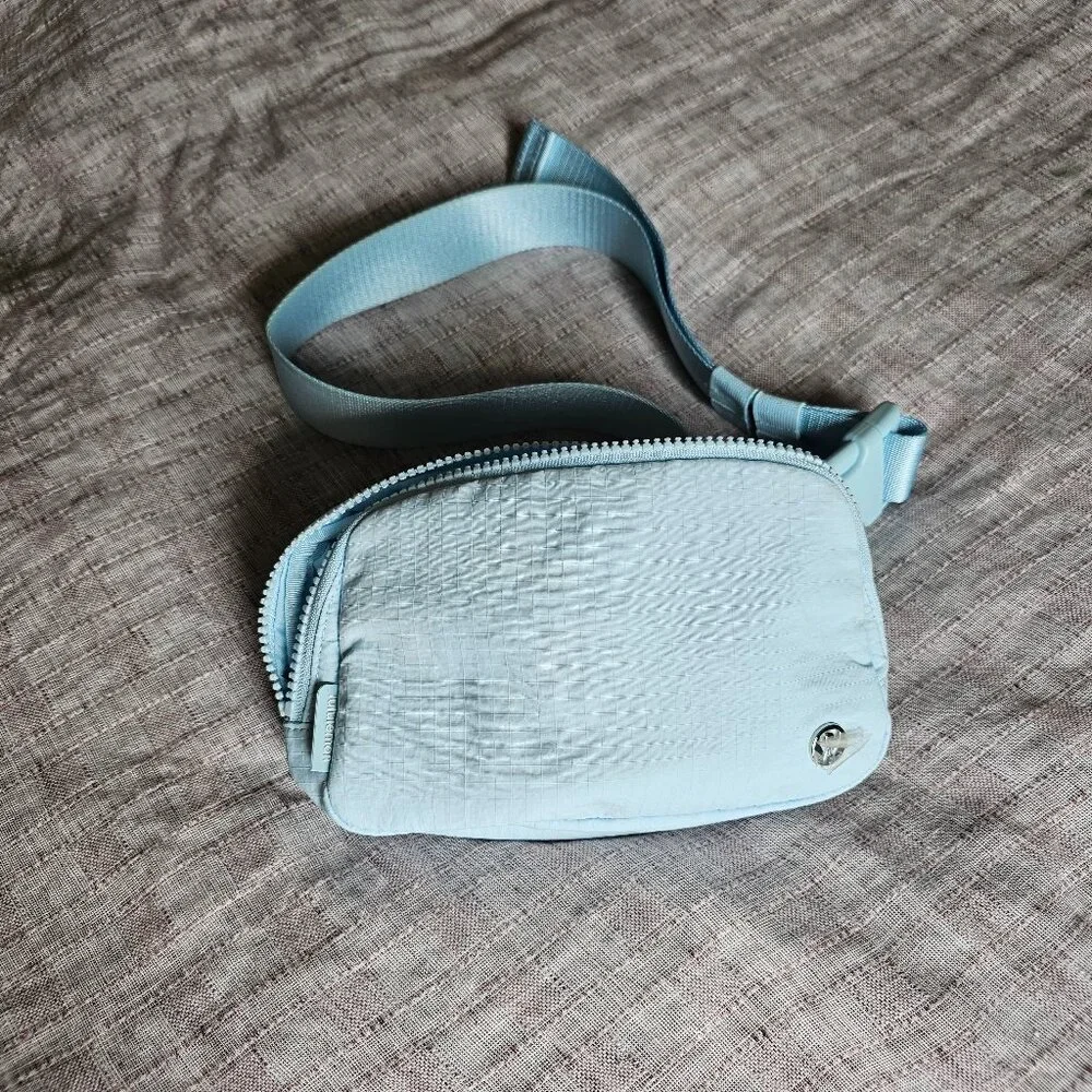 NEW! Lululemon Everywhere Belt Bag, 1L, Windmill - Picture 2 of 8